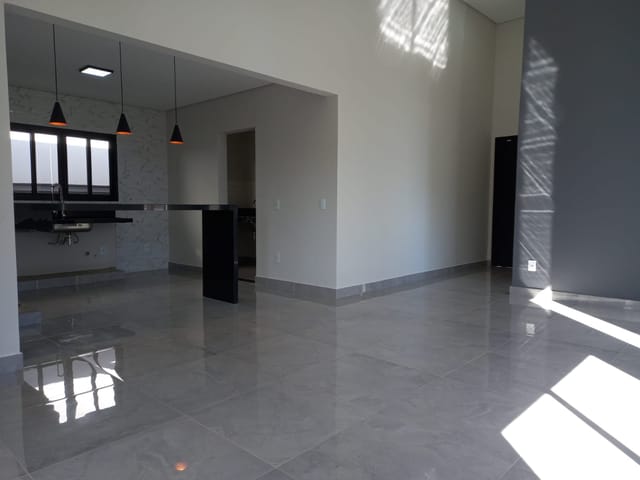 Casa com 330m² 3 quartos e 2 banheiros, à venda, no bairro Jardim São Marcos em Valinhos