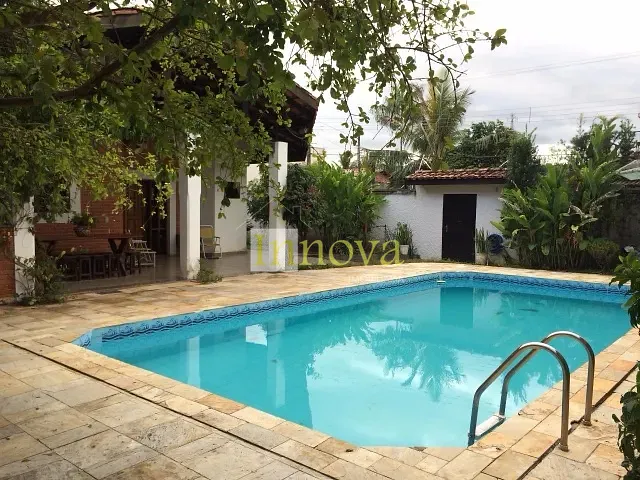 Casa com 630m² 4 quartos e 5 banheiros, à venda, no bairro Praia das Palmeiras em Caraguatatuba