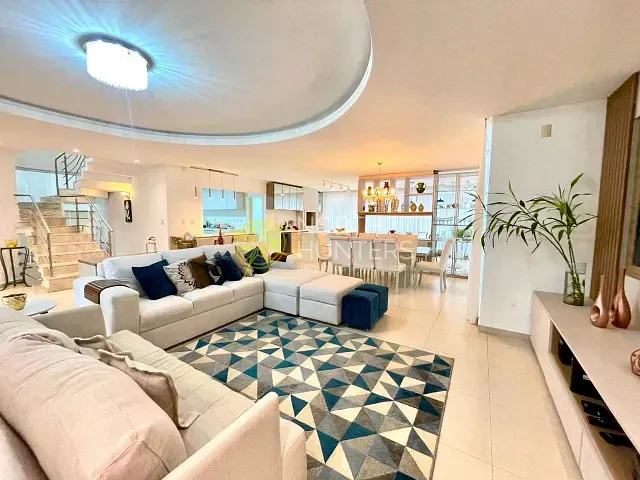 Casa com 450m² 5 quartos e 7 banheiros, à venda, no bairro Jurerê Internacional em Florianópolis