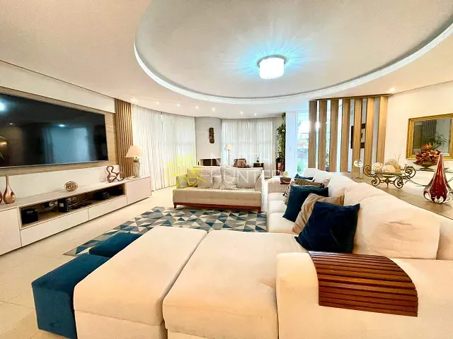 Casa com 450m² 5 quartos e 7 banheiros, à venda, no bairro Jurerê Internacional em Florianópolis