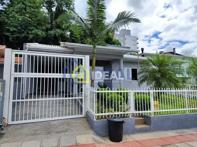 Casa com 117m² 3 quartos e 2 banheiros, à venda, no bairro Centro em Concórdia