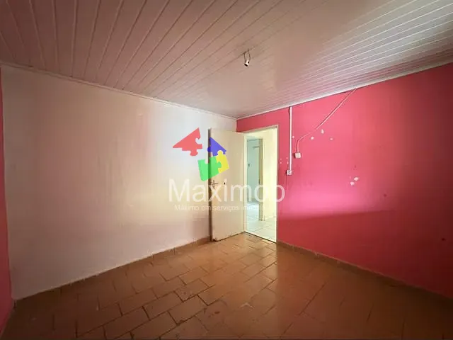 Casa com 260m² 3 quartos e 2 banheiros, à venda ou para alugar, no bairro Vila Isaura em Itapira