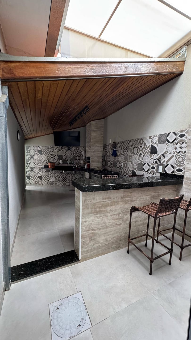 Casa à venda com 3 quartos, 184m² - Foto 2
