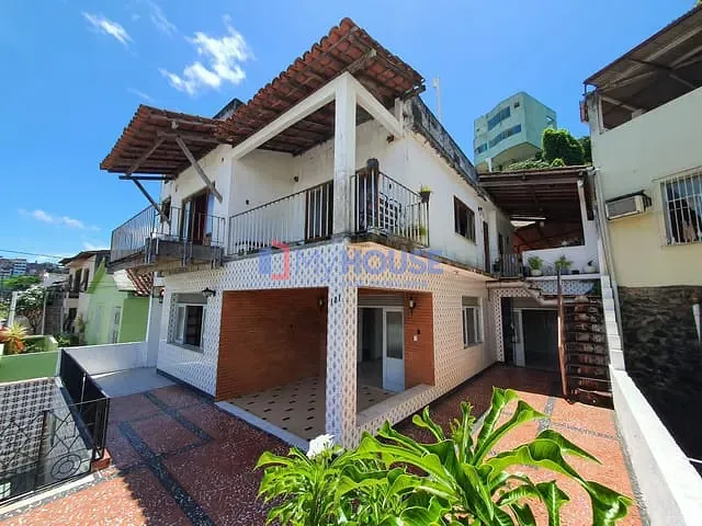 Casa 7 quartos e 4 banheiros, à venda ou para alugar, no bairro Boa Vista em Ilhéus