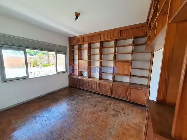 Casa 7 quartos e 4 banheiros, à venda ou para alugar, no bairro Boa Vista em Ilhéus
