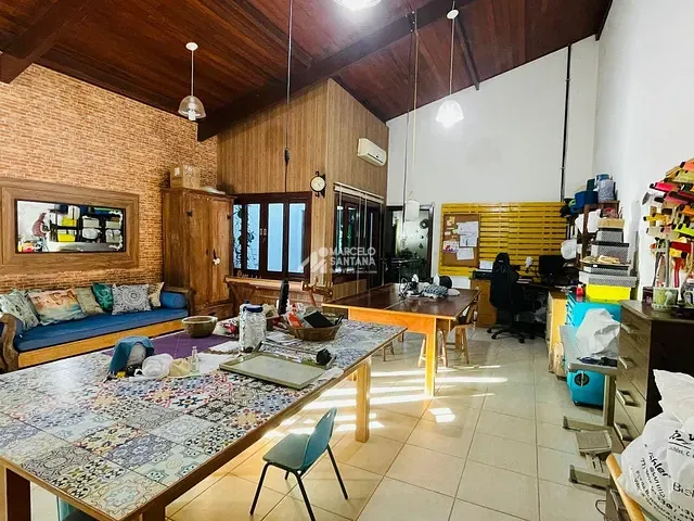 Casa com 864m², à venda ou para alugar, no bairro Candeias em Vitória da Conquista