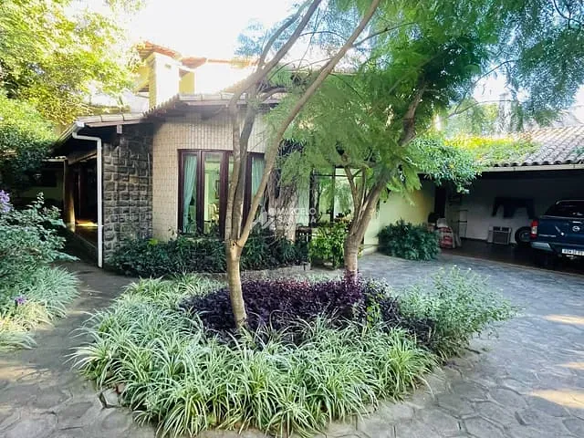 Casa com 864m², à venda ou para alugar, no bairro Candeias em Vitória da Conquista