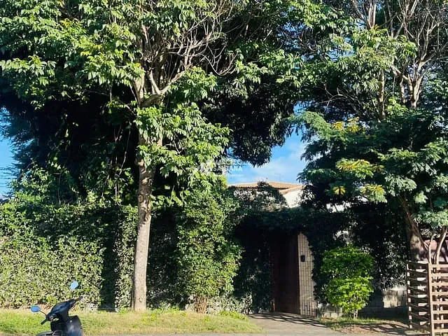 Casa com 864m², à venda ou para alugar, no bairro Candeias em Vitória da Conquista
