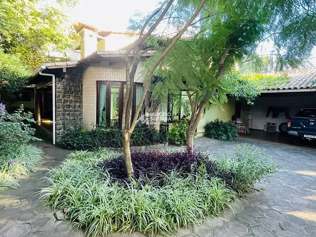 Casa com 864m², à venda ou para alugar, no bairro Candeias em Vitória da Conquista