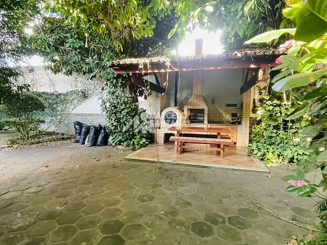 Casa com 864m², à venda ou para alugar, no bairro Candeias em Vitória da Conquista