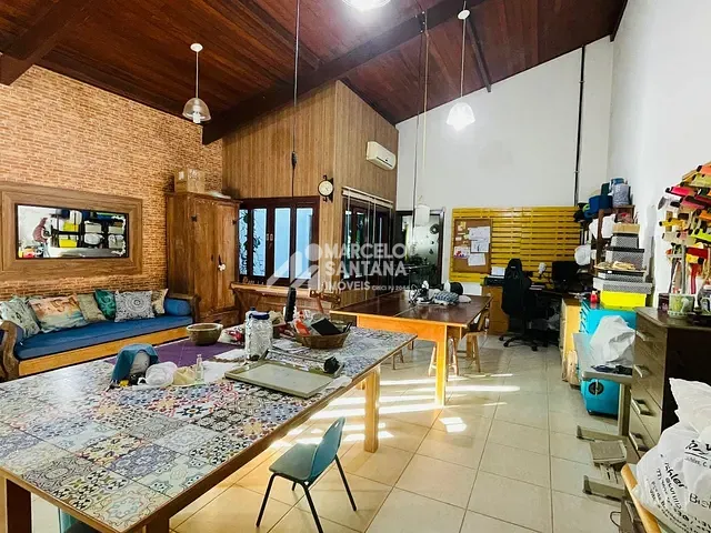 Casa com 864m², à venda ou para alugar, no bairro Candeias em Vitória da Conquista