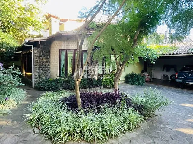 Casa com 864m², à venda ou para alugar, no bairro Candeias em Vitória da Conquista