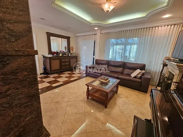 Casa com 500m² 4 quartos e 6 banheiros, à venda, no bairro Mediterrâneo em Londrina