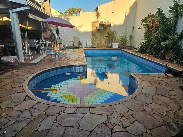 Casa com 500m² 4 quartos e 6 banheiros, à venda, no bairro Mediterrâneo em Londrina