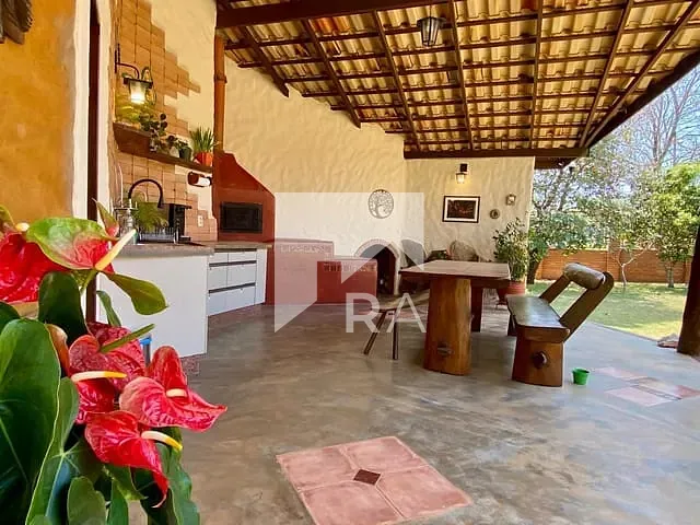 Casa com 1308m² 4 quartos e 5 banheiros, à venda, no bairro Centro em Alto Paraíso de Goiás