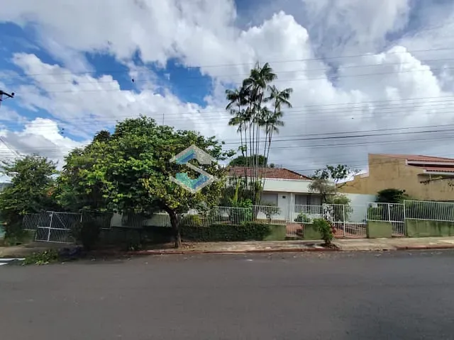 Casa com 1075m², à venda, no bairro Centro em Jacarezinho