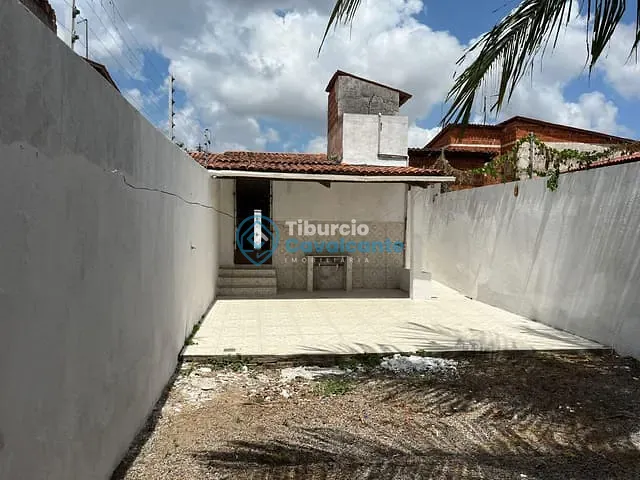 Casa 2 quartos e 1 banheiro, à venda, no bairro Cônego Raimundo Pinto em Maranguape