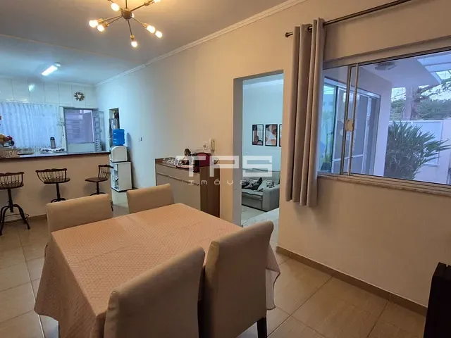 Casa com 250m² 3 quartos e 2 banheiros, à venda, no bairro Parque das Árvores em Guaratinguetá