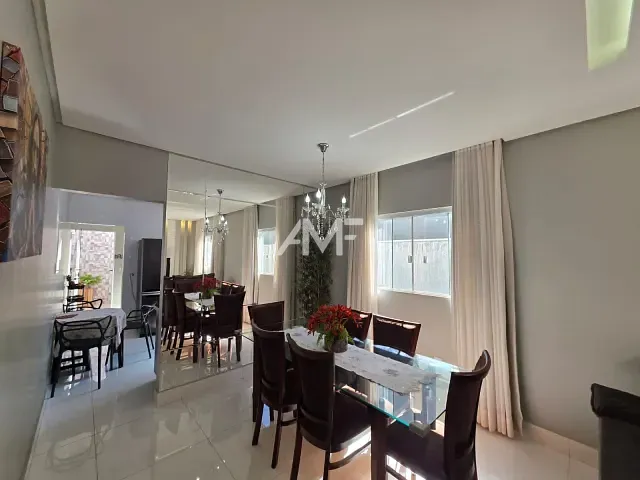 Casa com 200m² 4 quartos e 2 banheiros, à venda, no bairro Setor Habitacional Vicente Pires - Trecho 3 em Brasília