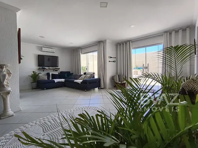 Casa com 251m² 4 quartos e 5 banheiros, à venda, no bairro Miguel Couto em Cabo Frio