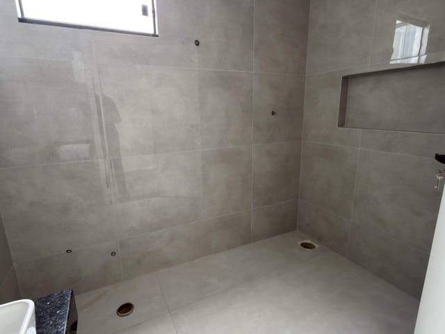 Casa 3 quartos e 3 banheiros, à venda, no bairro Castanheiras II em Governador Valadares