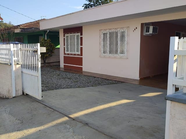 Casa 5 quartos e 2 banheiros, à venda, no bairro Praia Alegre em Penha