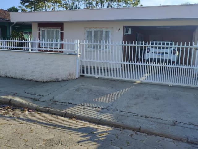 Casa 5 quartos e 2 banheiros, à venda, no bairro Praia Alegre em Penha