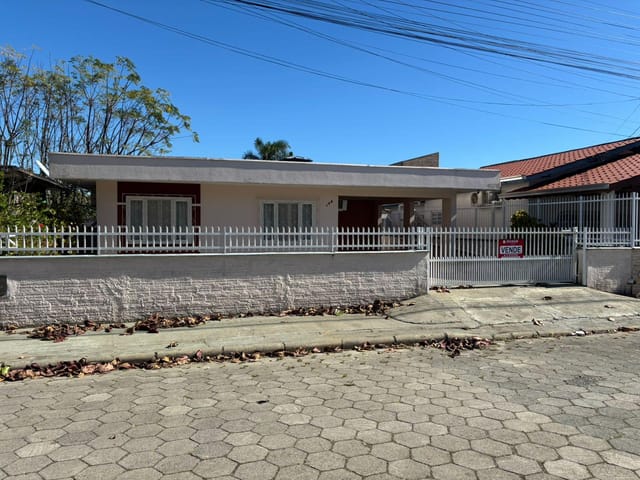 Casa 5 quartos e 2 banheiros, à venda, no bairro Praia Alegre em Penha