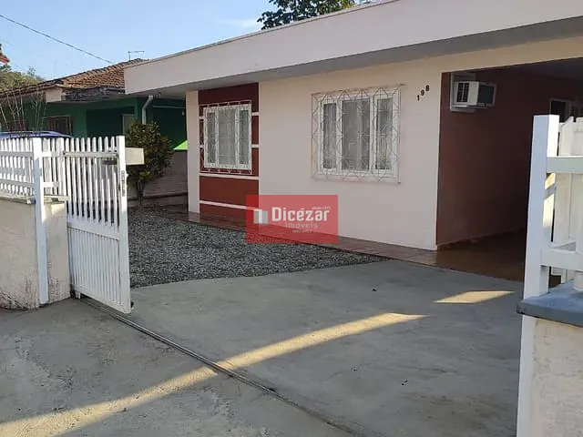 Casa 5 quartos e 2 banheiros, à venda, no bairro Praia Alegre em Penha