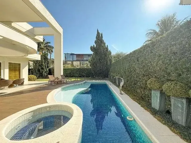 Casa 5 quartos e 6 banheiros, à venda, no bairro Jurerê Internacional em Florianópolis