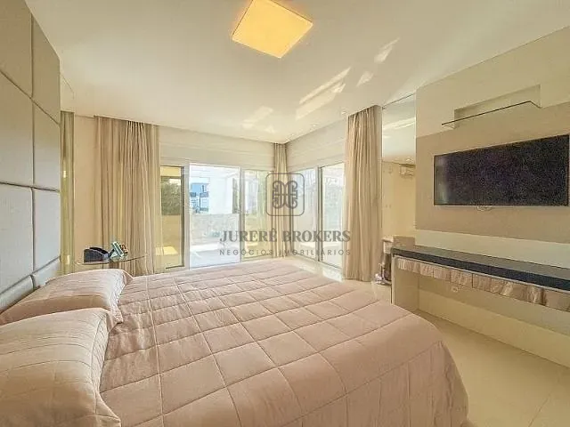 Casa 5 quartos e 6 banheiros, à venda, no bairro Jurerê Internacional em Florianópolis