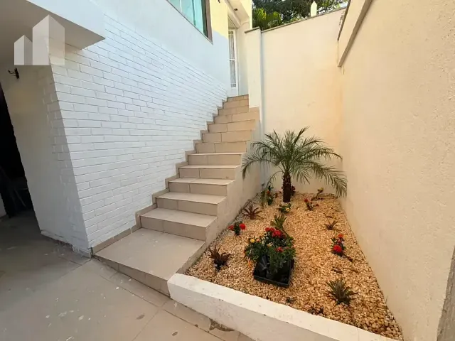 Casa com 300m² 4 quartos e 3 banheiros, para alugar, no bairro Palmeiras em Nova Iguaçu