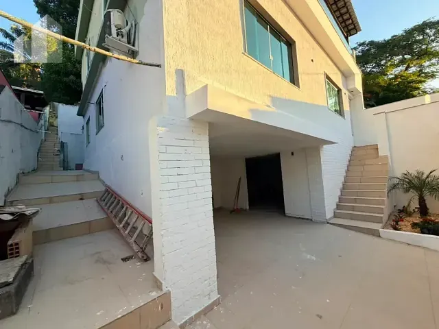 Casa com 300m² 4 quartos e 3 banheiros, para alugar, no bairro Palmeiras em Nova Iguaçu
