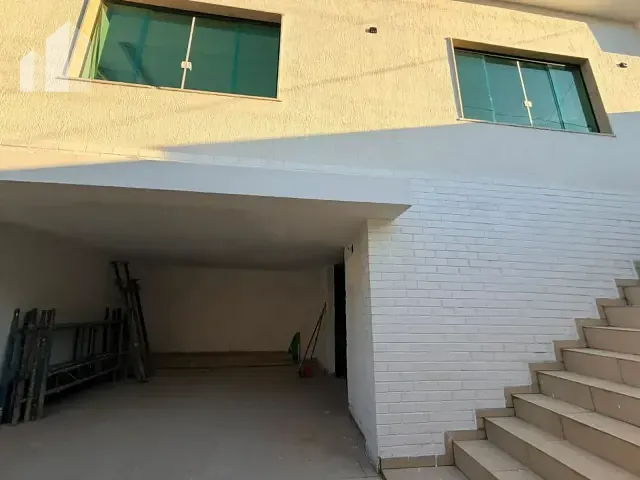 Casa com 300m² 4 quartos e 3 banheiros, para alugar, no bairro Palmeiras em Nova Iguaçu