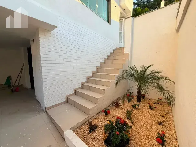 Casa com 300m² 4 quartos e 3 banheiros, para alugar, no bairro Palmeiras em Nova Iguaçu