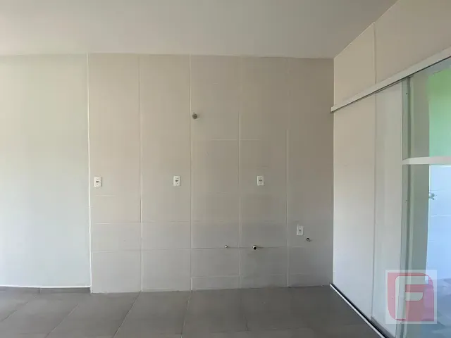Casa 2 quartos e 1 banheiro, à venda, no bairro Centro em Itapoá