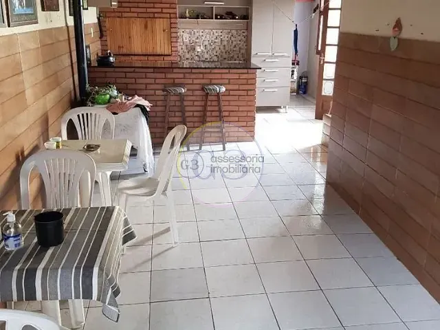 Casa 5 quartos e 3 banheiros, à venda, no bairro Areal em Pelotas