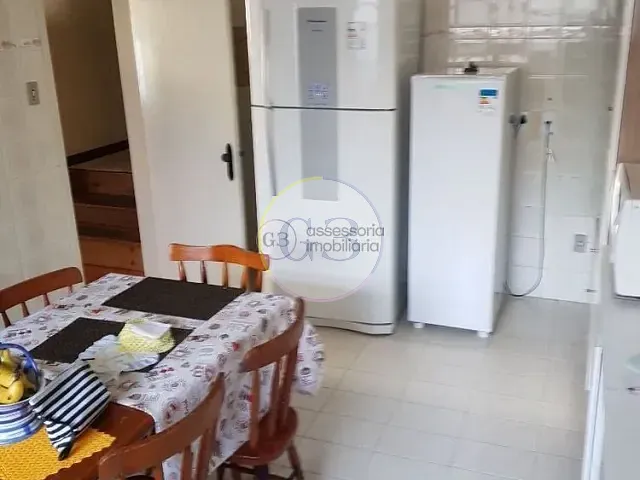 Casa 5 quartos e 3 banheiros, à venda, no bairro Areal em Pelotas