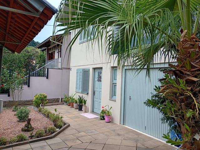 Casa 4 quartos e 1 banheiro, para alugar, no bairro Sagrada Família em Nova Prata