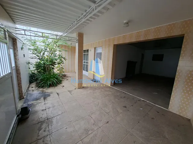 Casa com 350m² 3 quartos e 1 banheiro, à venda, no bairro Centro em Vitória da Conquista