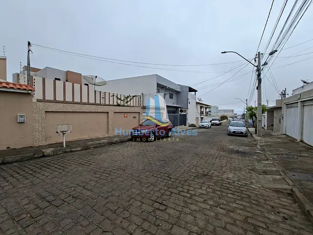 Casa com 350m² 3 quartos e 1 banheiro, à venda, no bairro Centro em Vitória da Conquista
