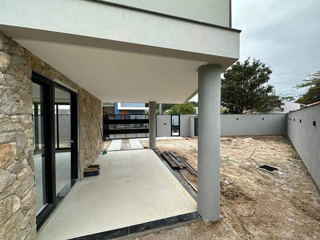 Casa à venda, no bairro Balneário Pereque em Porto Belo