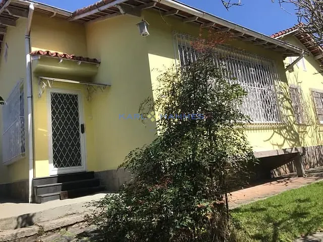 Casa com 1500m² 3 quartos e 1 banheiro, à venda, no bairro Bingen em Petrópolis