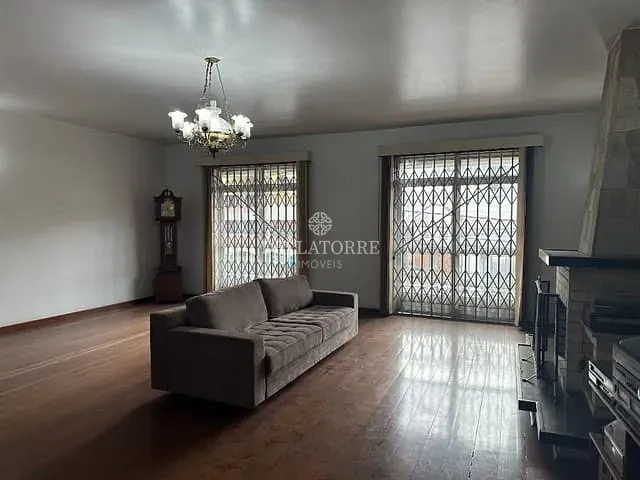 Casa com 353m² 3 quartos e 3 banheiros, para alugar, no bairro Várzea em Teresópolis
