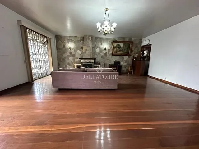 Casa com 353m² 3 quartos e 3 banheiros, para alugar, no bairro Várzea em Teresópolis