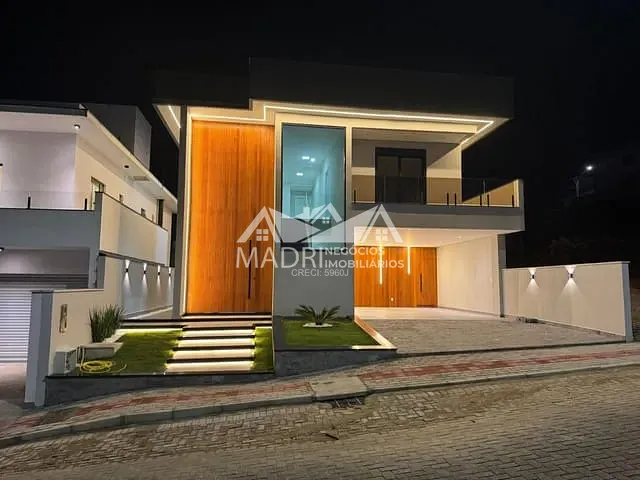 Casa com 300m² 3 quartos e 3 banheiros, à venda, no bairro Passa Vinte em Palhoça