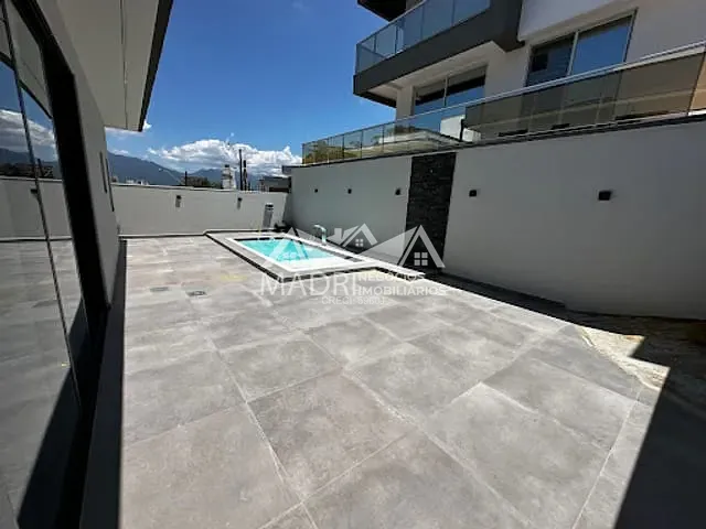 Casa com 300m² 3 quartos e 3 banheiros, à venda, no bairro Passa Vinte em Palhoça