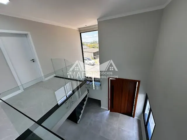 Casa com 300m² 3 quartos e 3 banheiros, à venda, no bairro Passa Vinte em Palhoça