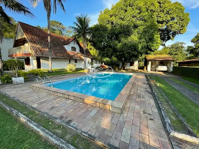 Casa com 1219m², para alugar, no bairro Penedo em Itatiaia
