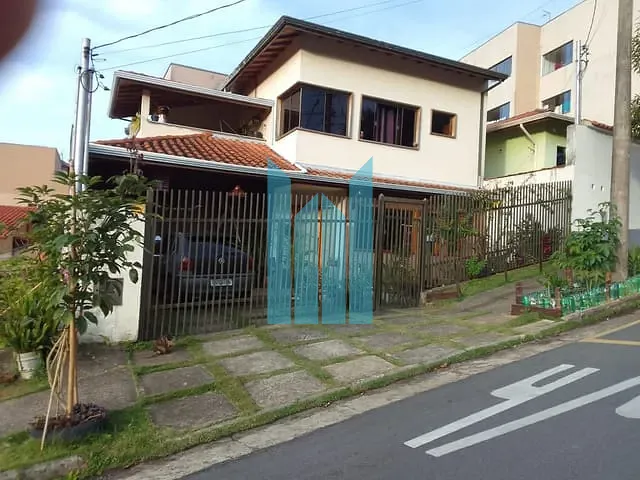 Casa com 190m² 4 quartos e 3 banheiros, à venda, no bairro Jardim Country Club em Poços de Caldas